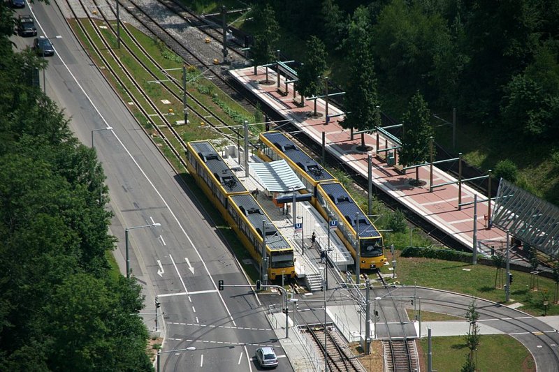 Stuttgarter Stadtbahn an der Station Ruhbank. Vom Fernsehturm aus fotografiert.